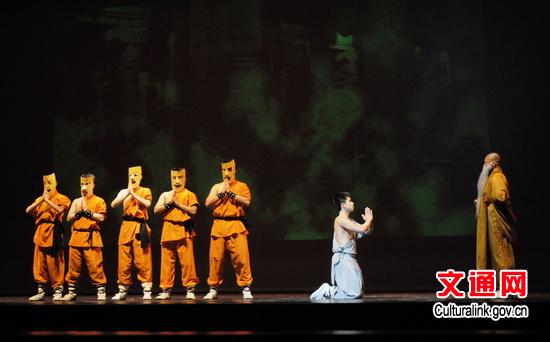 中國僑網(wǎng)少林寺武僧練功場(chǎng)景,。