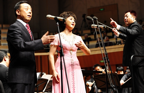 中國僑網(wǎng)京劇名家于魁智,、李勝素演唱交響京劇《蝶戀》(中新網(wǎng))