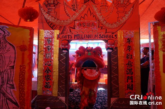 中國僑網(wǎng)國際臺巴基斯坦廣播孔子課堂合作學校根基千禧學校參加聯(lián)合文化展示活動。