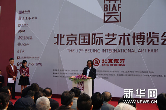 中國僑網(wǎng)圖為中國美術(shù)館館長吳為山在第17屆北京國際藝博會(huì)開幕式現(xiàn)場(chǎng)致辭,。
