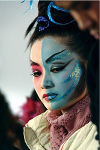 中國僑網(wǎng)武旦葉長敏飾演“欲望”,。(美國《世界日報(bào)》)