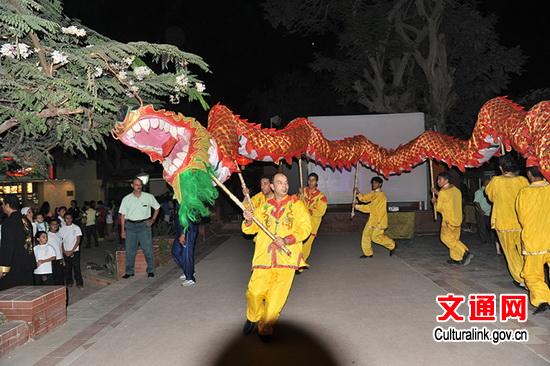 中國(guó)僑網(wǎng)舞動(dòng)中國(guó)龍,。(文化部網(wǎng)站/高峰 攝)