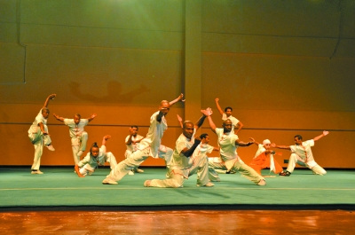 中國(guó)僑網(wǎng)非洲學(xué)員帶來(lái)精彩的匯報(bào)演出,。
