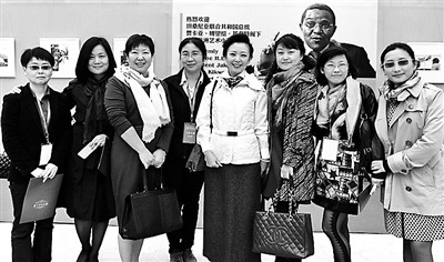 中國僑網(wǎng)圖中8位女士均將在紀(jì)錄片中亮相。