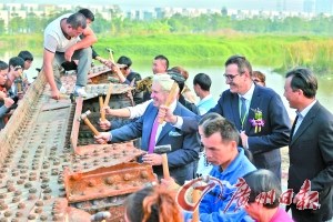 中國僑網(wǎng)150年法國鐵橋在順德獲藝術生命,。(何波 攝)