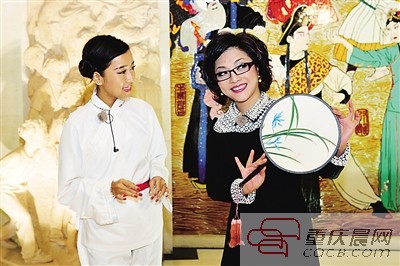 中國僑網(wǎng)沈鐵梅向吉克雋逸授藝,。