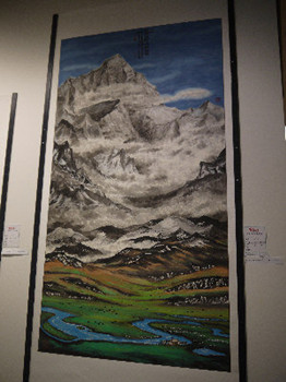 中國(guó)僑網(wǎng)吳國(guó)言作品《扎西德勒珠穆朗瑪》,。(加拿大《世界日?qǐng)?bào)》/湯唯 攝)