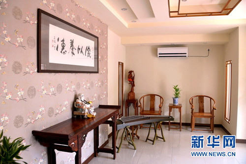 中國僑網(wǎng)中式裝修的唐朝食府前廳,。