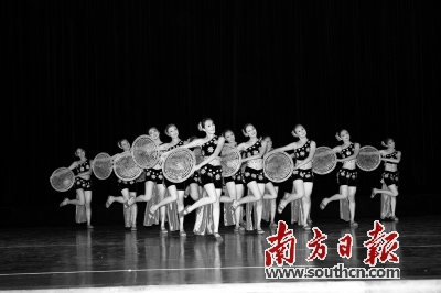 中國僑網(wǎng)《粵女風情》將赴北美演出,。