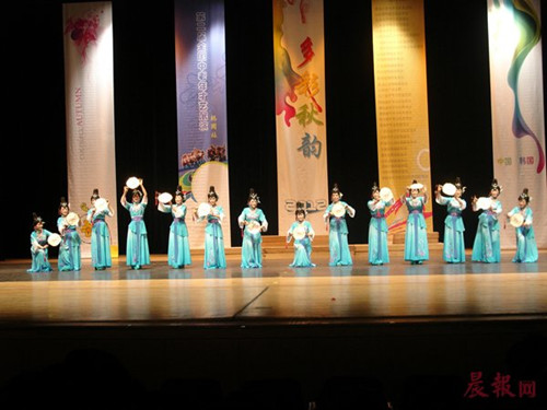 中國(guó)僑網(wǎng)南昌清音在韓國(guó)演出,。(徐柳平 圖)
