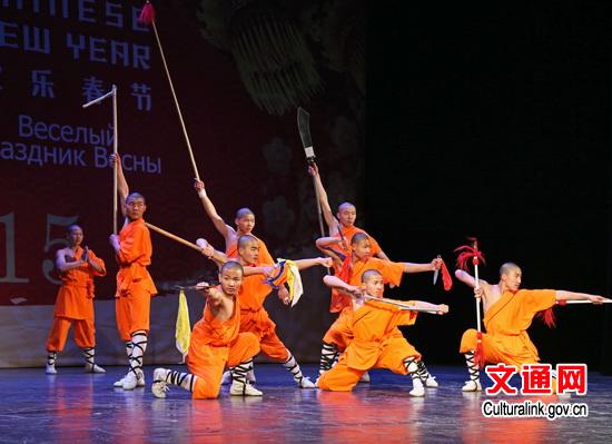 中國僑網(wǎng)武術表演《少林十八般兵器》。