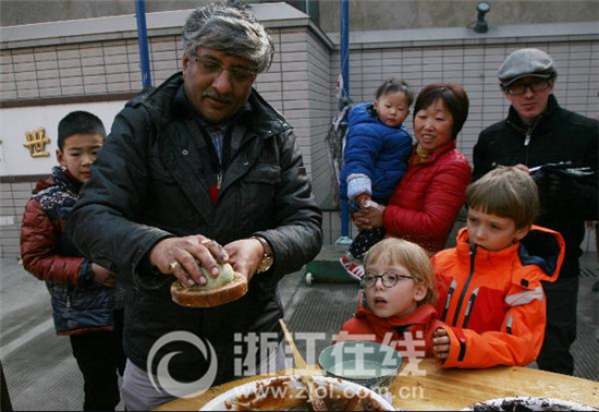 中國僑網印度大叔包青團,。