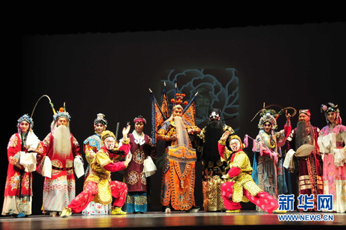 中國僑網(wǎng)參演演員們集體亮相,。