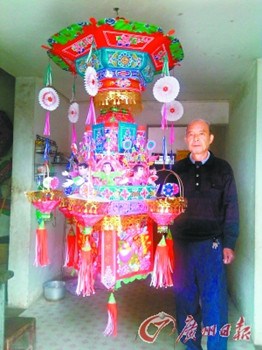 中國(guó)僑網(wǎng)云安縣富林鎮(zhèn)老藝人卓銘坤制作的玲瓏子母燈,。