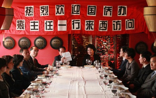 中國僑網(wǎng)裘援平與西班牙中餐業(yè)聯(lián)合會交流,。(法國《歐洲時報》/歐文 攝)