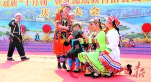 中國(guó)僑網(wǎng)瑤歌被瑤族群眾傳唱。