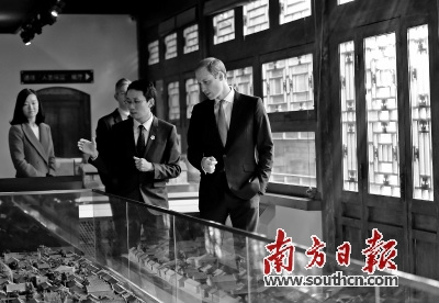 中國僑網(wǎng)3月2日,,威廉王子在北京史家胡同博物館參觀,。