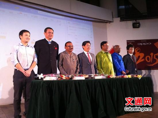 中國僑網(wǎng)第四屆中國電影節(jié)開幕式現(xiàn)場,。(左四為馬明強(qiáng)大使,,左二為陳霜參贊)