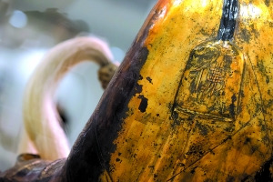 中國僑網(wǎng)坐佛上刻有一個“佛”字,。