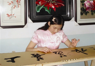 中國僑網(wǎng)刺繡創(chuàng)作中的王萬紅,。