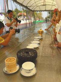 中國僑網(wǎng)公主御用的青花瓷餐具。