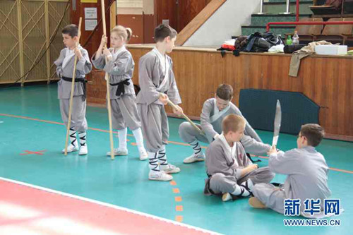中國僑網(wǎng)參賽選手在候場,。(王義 攝)