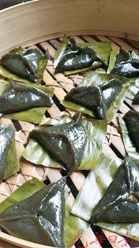 中國僑網(wǎng)失傳70年的烏勤藤糕,,終于再現(xiàn)!(馬來西亞《光華日報》)