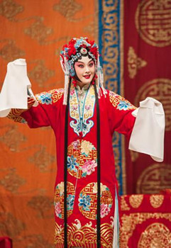 中國僑網(wǎng)郭霄劇照,。(美國《僑報》)