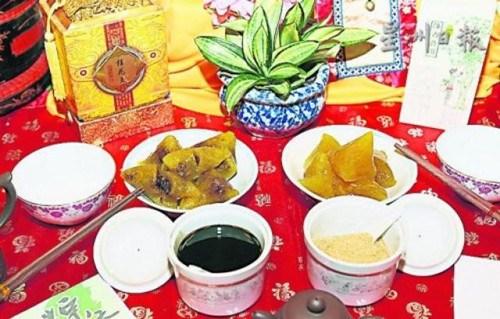 中國(guó)僑網(wǎng)霹靂福州十邑會(huì)館的福州三味家鄉(xiāng)粽,,有三種不同口味的粽子,,各具特色,。(馬來西亞《星洲日?qǐng)?bào)》)