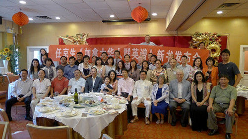部分嘉賓與受訪者合影,。(加拿大《環(huán)球華報》)