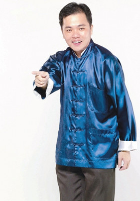 資深相聲演員姚智祥1993年畢業(yè)于馬大后,,就籌辦馬大相聲組,,并在相聲組教課至今。(馬來(lái)西亞《詩(shī)華日?qǐng)?bào)》)