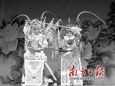 粵劇折子戲《穆桂英招親》在馬六甲演出,。(周豫