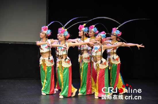 藝術團表演民族舞蹈