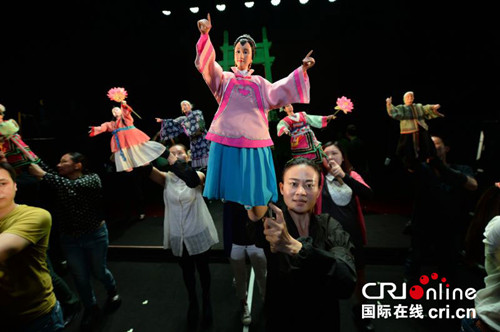 晉江掌中木偶劇團(tuán)的演出后臺(tái),。供圖:譚青