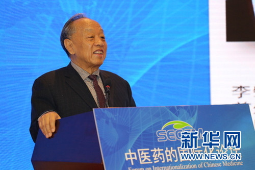 外交部原部長(zhǎng),、中國(guó)民族醫(yī)藥學(xué)會(huì)國(guó)際交流與合作分會(huì)名譽(yù)會(huì)長(zhǎng)李肇星在會(huì)上發(fā)言,。新華網(wǎng)