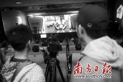 2015年中國(廣州)國際紀(jì)錄片節(jié)的開幕式上正在放映新片,。(劉力勤