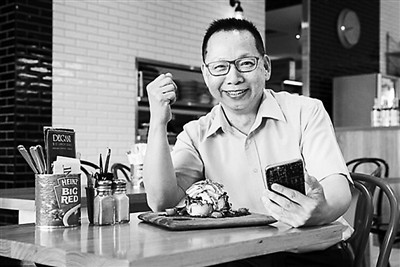 圖為被譽(yù)為“澳洲最佳美食家”的羅尼·雷