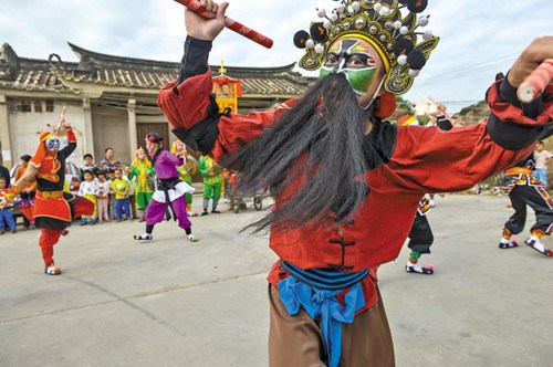 揭陽市普寧,,南山英歌隊表演。(宋金峪