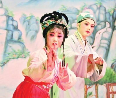 “最親的融合”則展出充滿文化色彩的歌仔戲。(馬來西亞《光華日報》)