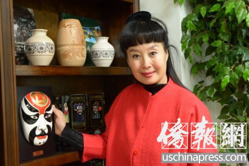 京劇藝術(shù)家孫萍在加州媒體俱樂部作客(美國《僑報(bào)》/夏嘉
