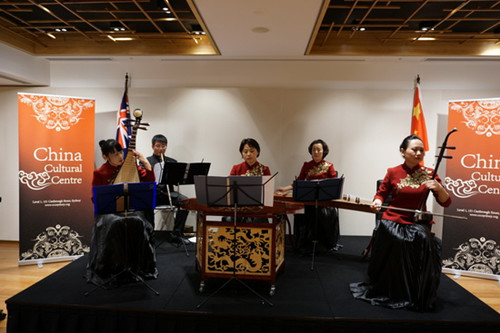 湖北省歌劇舞劇院編鐘國(guó)樂團(tuán)五名演奏家?guī)斫?jīng)典民樂表演