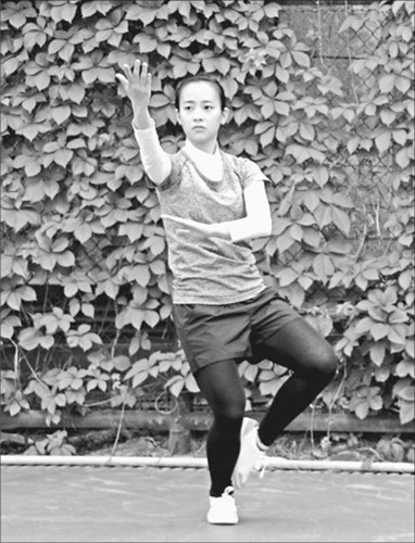 陳明璇在練習(xí)太極拳,,為第二屆在華留學(xué)生陽光運(yùn)動(dòng)文化之旅太極拳表演做準(zhǔn)備(韓曉云