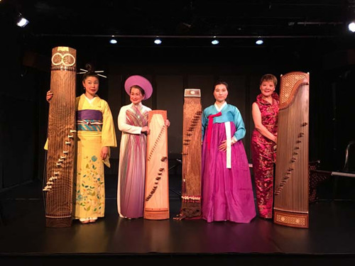 四名演奏家展示風(fēng)格各異的古箏,。(法國(guó)《歐洲時(shí)報(bào)》/張瑞雪