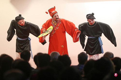 莊偉國(guó)、陳劍凡和林洪彬合演的《公子游》讓人開(kāi)懷大笑,。(新加坡《聯(lián)合早報(bào)》/林國(guó)明