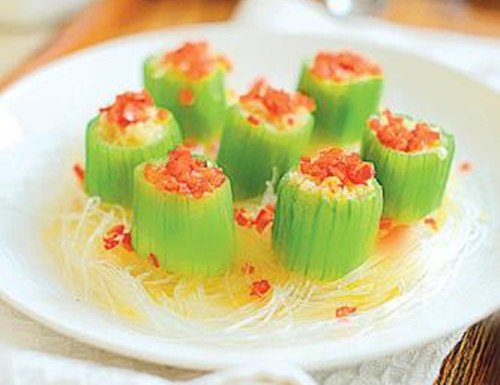 蒜蓉蒸絲瓜(資料圖:美國(guó)《僑報(bào)》)