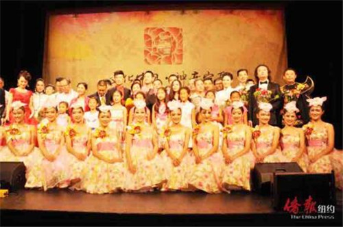 “文化中國神奇寧夏”演出在觀眾的不舍中落幕。(美國《僑報》/何心怡