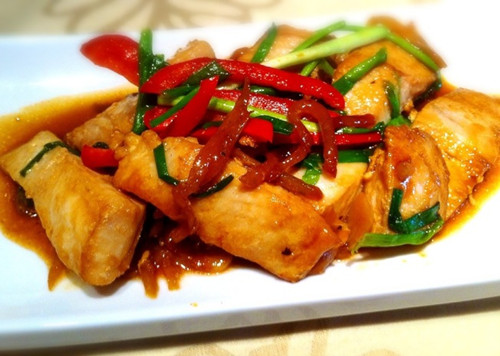 紅燒榨菜旗魚(yú)(資料圖:美國(guó)《世界日?qǐng)?bào)》)