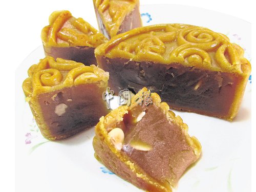 家庭自制的傳統(tǒng)月餅,,除了低糖也不油膩,,老少皆宜。(馬來(lái)西亞《中國(guó)報(bào)》)