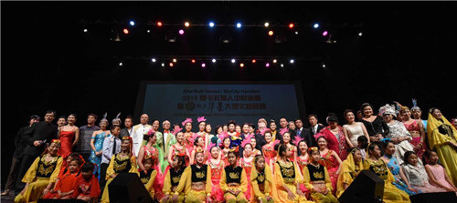 中國僑網(wǎng)演員合影。(新西蘭華星藝術(shù)團(tuán)供圖)