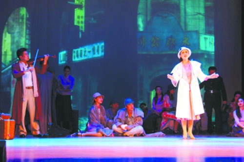 原創(chuàng)音樂劇《國(guó)之當(dāng)歌》美國(guó)演出現(xiàn)場(chǎng),。(陳怡倩